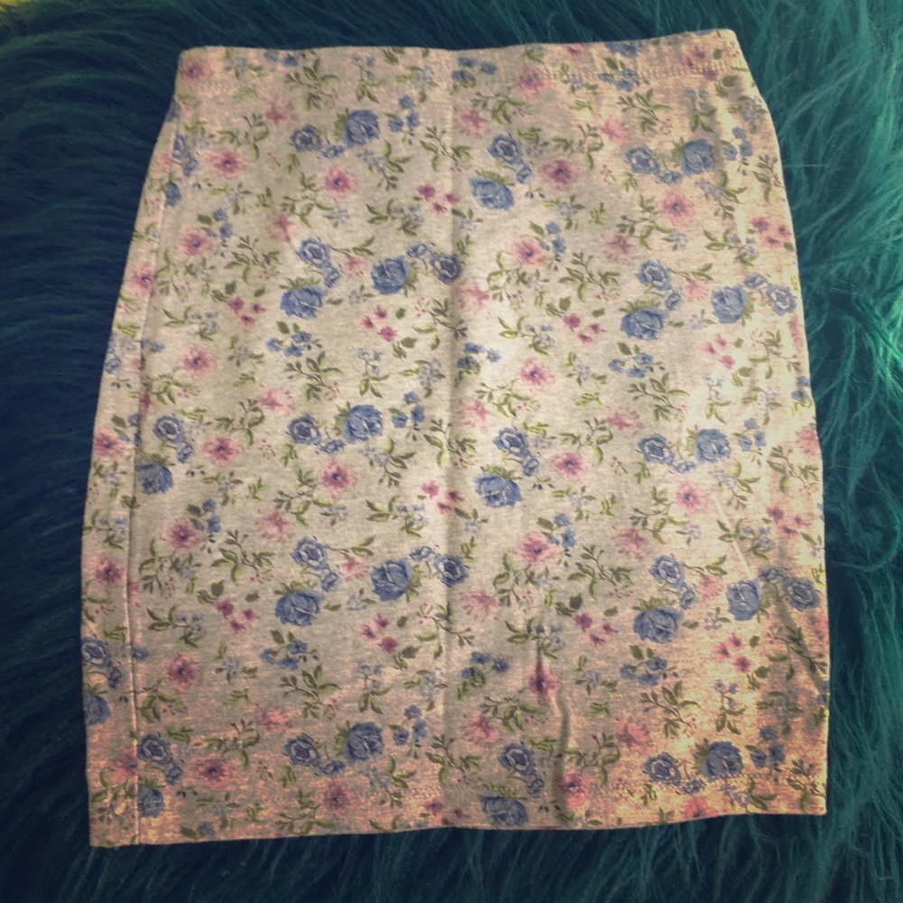 H&M Fitted Floral Skirt XS